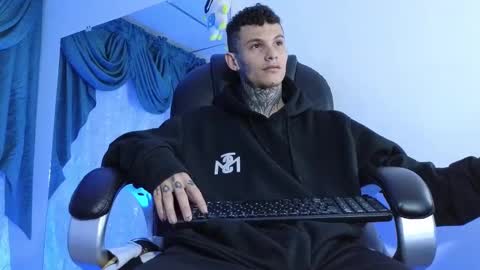 stuart_boy_ online show from 02/18/25, 07:10