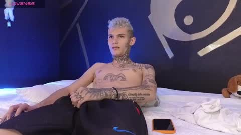 stuart_boy_ online show from 03/10/25, 08:45