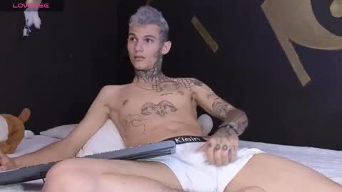 stuart_boy_ online show from 03/12/25, 07:38