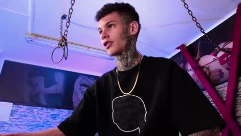 stuart_boy_ online show from 09/26/25, 04:49