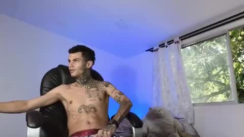 stuart_boy_ online show from 10/18/25, 07:36