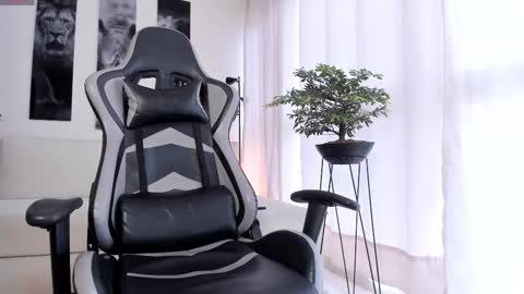 Snapshot of stud_samuel chatting on 11/05/25, 01:55 Samuel online show from 11/05/25, 01:55