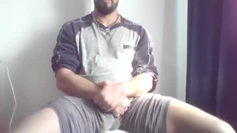 Snapshot of studdotcom chatting on 10/31/25, 08:37 Ero online show from 10/31/25, 08:37