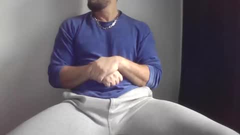 Snapshot of studdotcom chatting on 12/02/25, 09:03 Ero online show from 12/02/25, 09:03