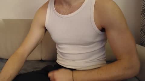 Snapshot of studfromparis chatting on 03/08/26, 05:39 Stud From Paris online show from 03/08/26, 05:39