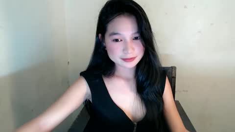 Snapshot of stunning_floriexx chatting on 04/11/26, 02:10 IM FLORIE online show from 04/11/26, 02:10