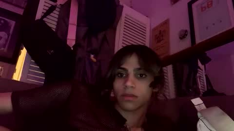 Snapshot of stxllaxcx chatting on 04/05/26, 09:23 stxllaxcx online show from 04/05/26, 09:23