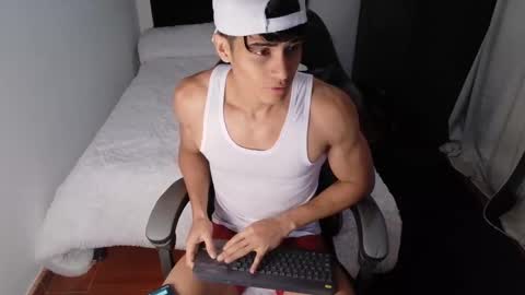 stylish men online show from 10/13/25, 02:06