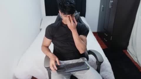 stylish men online show from 10/15/25, 11:27