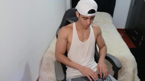 stylish men online show from 10/20/25, 02:06