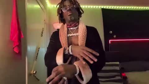 Snapshot of suavechocolatecity chatting on 10/05/25, 06:56 Hot Chocolate online show from 10/05/25, 06:56