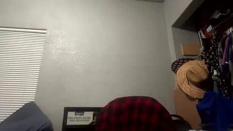 Snapshot of suavecito67 chatting on 11/21/25, 03:38 suavecito67 online show from 11/21/25, 03:38