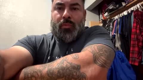 Snapshot of suavecito67 chatting on 11/25/25, 04:01 suavecito67 online show from 11/25/25, 04:01