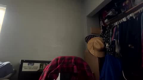 Snapshot of suavecito67 chatting on 11/27/25, 03:58 suavecito67 online show from 11/27/25, 03:58