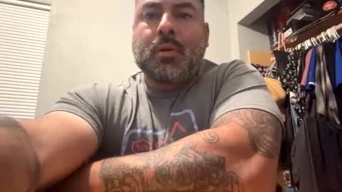 Snapshot of suavecito67 chatting on 12/05/25, 03:15 suavecito67 online show from 12/05/25, 03:15