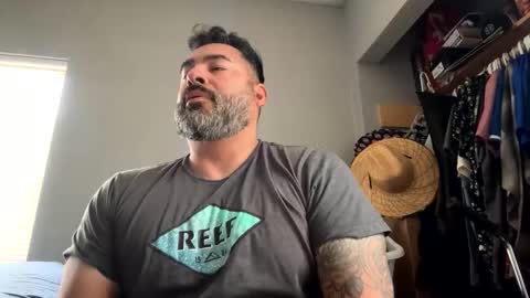 Snapshot of suavecito67 chatting on 12/14/25, 06:01 suavecito67 online show from 12/14/25, 06:01