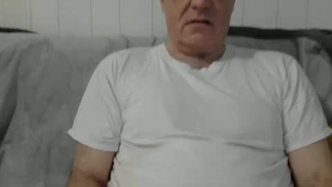 Snapshot of subforlatinas chatting on 12/15/25, 08:07 subforlatinas online show from 12/15/25, 08:07