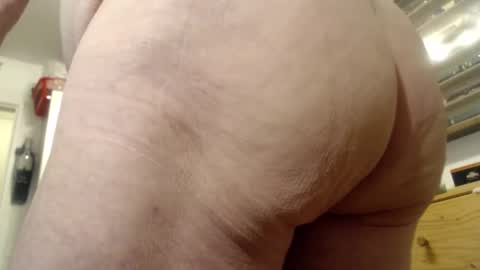 Snapshot of subibuns chatting on 11/18/25, 04:28 Marcel online show from 11/18/25, 04:28