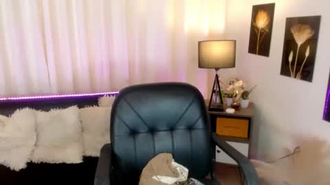 Snapshot of sublime_diva chatting on 11/07/25, 12:32 ISABEL online show from 11/07/25, 12:32