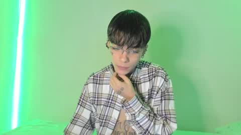 Snapshot of submissive_boyy_ chatting on 12/09/24, 03:44 nico online show from 12/09/24, 03:44