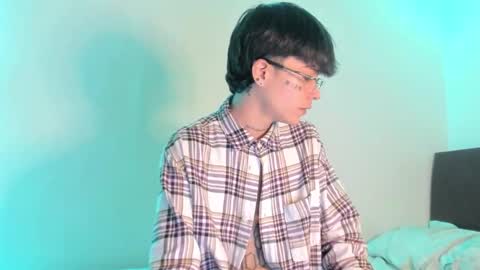 Snapshot of submissive_boyy_ chatting on 12/11/24, 01:39 nico online show from 12/11/24, 01:39