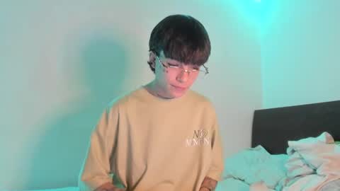 Snapshot of submissive_boyy_ chatting on 12/13/24, 02:16 nico online show from 12/13/24, 02:16