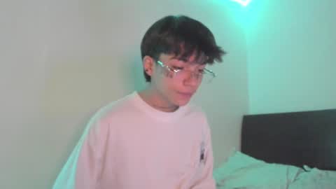 Snapshot of submissive_boyy_ chatting on 12/15/24, 03:31 nico online show from 12/15/24, 03:31