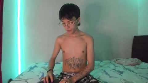 Snapshot of submissive_boyy_ chatting on 01/15/25, 02:35 nico online show from 01/15/25, 02:35