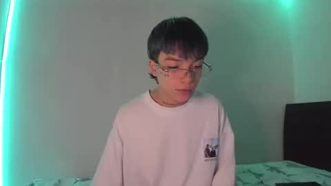 Snapshot of submissive_boyy_ chatting on 01/17/25, 04:15 nico online show from 01/17/25, 04:15