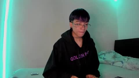 Snapshot of submissive_boyy_ chatting on 02/07/25, 03:52 nico online show from 02/07/25, 03:52