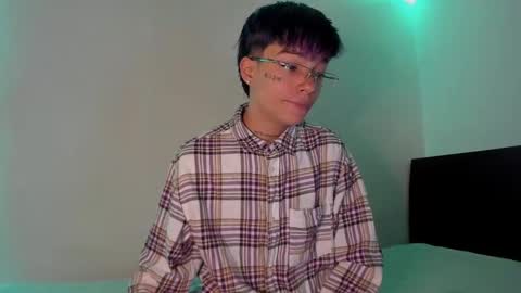 Snapshot of submissive_boyy_ chatting on 02/24/25, 03:20 nico online show from 02/24/25, 03:20