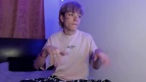 Snapshot of submissive_boyy_ chatting on 03/27/26, 08:08 nico online show from 03/27/26, 08:08