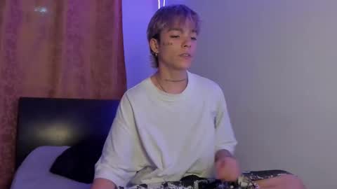 Snapshot of submissive_boyy_ chatting on 03/29/26, 02:00 nico online show from 03/29/26, 02:00