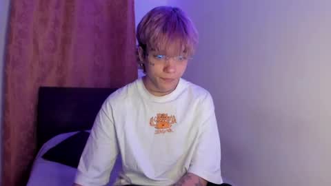 Snapshot of submissive_boyy_ chatting on 04/02/26, 07:44 nico online show from 04/02/26, 07:44