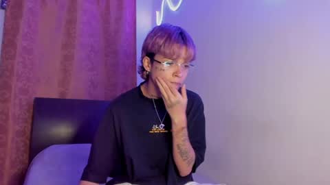 Snapshot of submissive_boyy_ chatting on 04/06/26, 10:11 nico online show from 04/06/26, 10:11