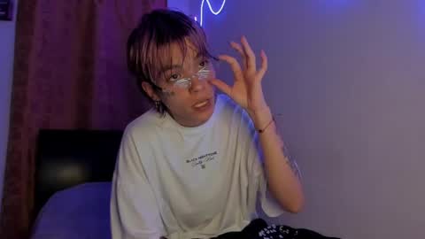 Snapshot of submissive_boyy_ chatting on 04/08/26, 10:43 nico online show from 04/08/26, 10:43