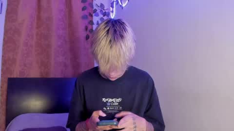 Snapshot of submissive_boyy_ chatting on 04/20/26, 07:04 nico online show from 04/20/26, 07:04