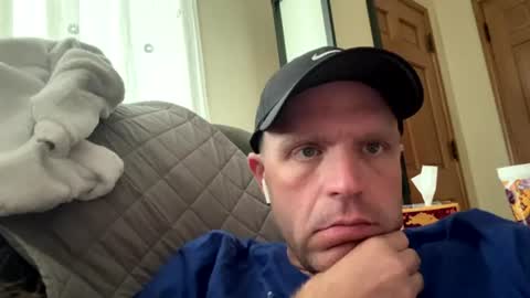 Snapshot of submissivebrett381 chatting on 07/16/26, 08:48 submissivebrett381 online show from 07/16/26, 08:48
