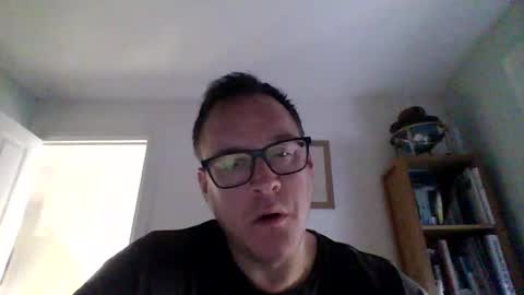 Snapshot of submissivepig4u chatting on 04/23/26, 06:21 The PIG online show from 04/23/26, 06:21