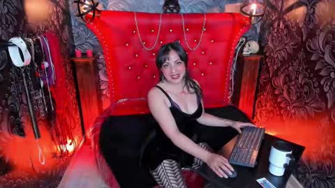 Yunna online show from 09/16/25, 12:39