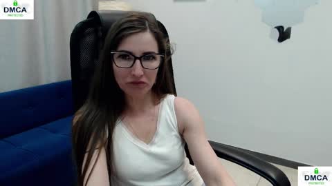 Snapshot of successful_lady_0 chatting on 05/17/26, 09:06 Eva online show from 05/17/26, 09:06
