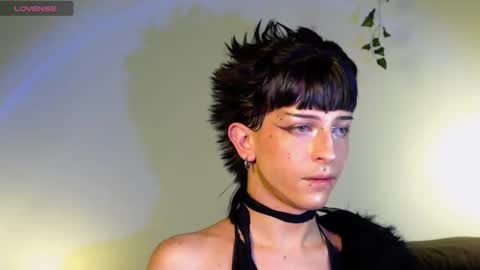 Snapshot of succubot chatting on 10/28/25, 06:39 Angel  online show from 10/28/25, 06:39