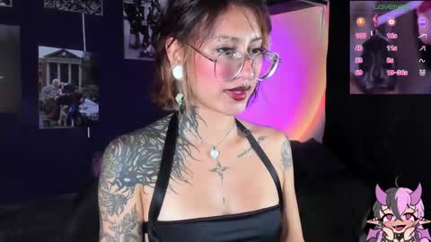 Snapshot of succubus_girl_ chatting on 09/11/25, 10:32 Alexy online show from 09/11/25, 10:32