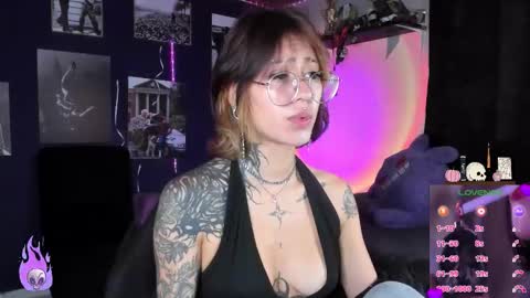 Snapshot of succubus_girl_ chatting on 11/22/25, 02:27 Alexy online show from 11/22/25, 02:27