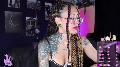 Snapshot of succubus_girl_ chatting on 12/05/25, 03:30 Alexy online show from 12/05/25, 03:30