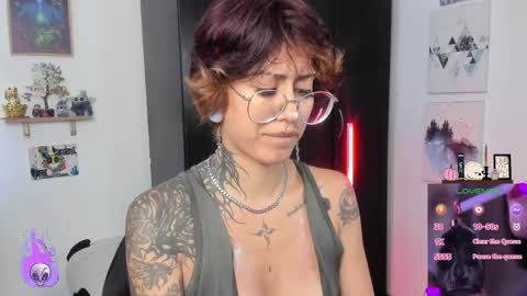 Snapshot of succubus_girl_ chatting on 04/07/26, 02:39 Alexy online show from 04/07/26, 02:39