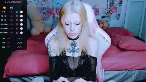 Snapshot of succubus_leslie chatting on 03/18/26, 10:02 succubus_leslie online show from 03/18/26, 10:02