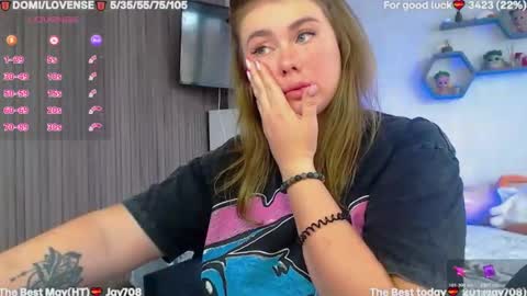 suchcute_ online show from 05/08/26, 02:39
