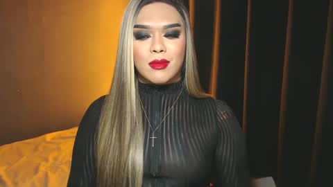 Snapshot of suckablecockoffreya chatting on 01/12/25, 03:25 JADE ELYSE online show from 01/12/25, 03:25