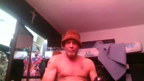 Snapshot of suckitu812 chatting on 12/26/24, 09:44 SUCKITU812 online show from 12/26/24, 09:44